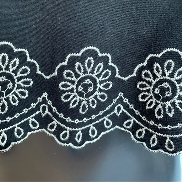 TOPSHOP Black embroidered crop top size 2 - Picture 2 of 8